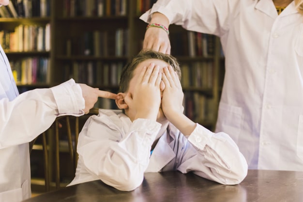 پدیده ی دو تربیتی شدن کودک